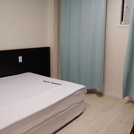 Ekonomy Hotel Gumi Esterno foto
