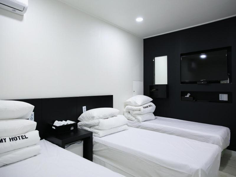 Ekonomy Hotel Gumi Esterno foto